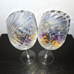 Beautiful Pair of 2 Large Ribbed Iridescent Wine Glasses Glasses